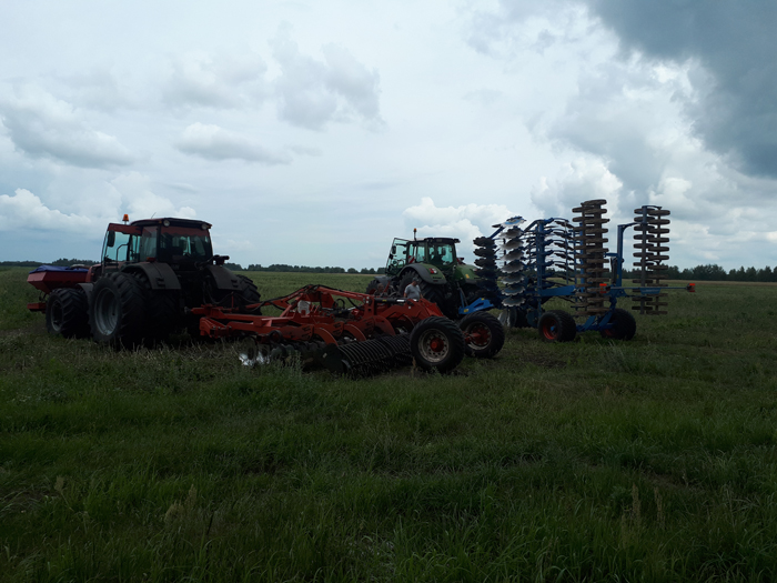 Трактор Fendt 1038 и борона Lemken Rubin 12