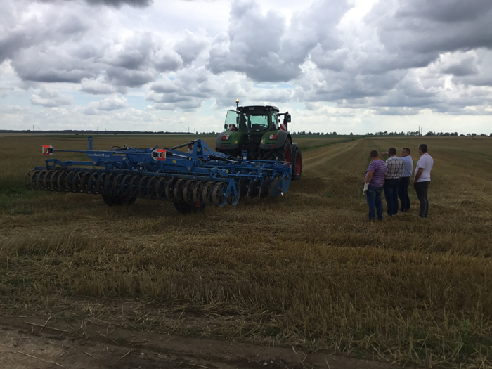 Трактор Fendt 1038 и борона Lemken Rubin 12