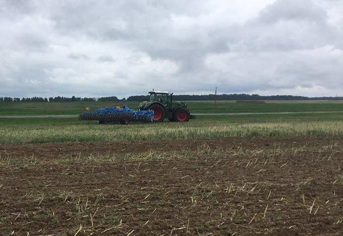 Трактор Fendt 1038 и борона Lemken Rubin 12