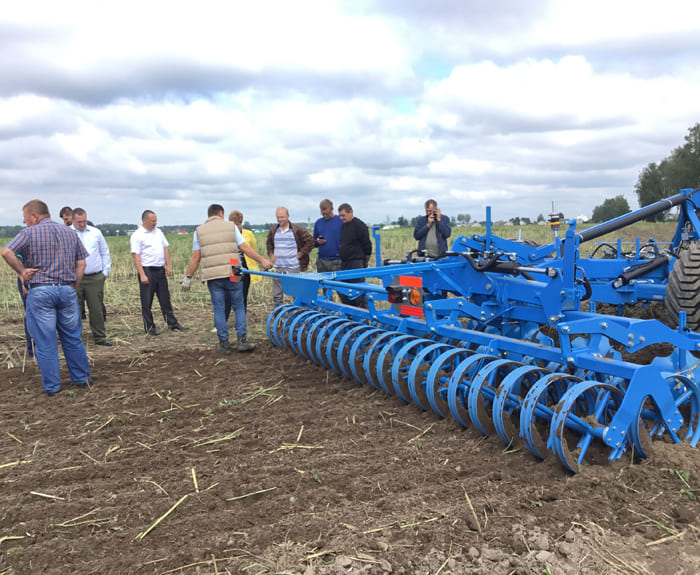 Трактор Fendt 1038 и культиватор Lemken Karat 9