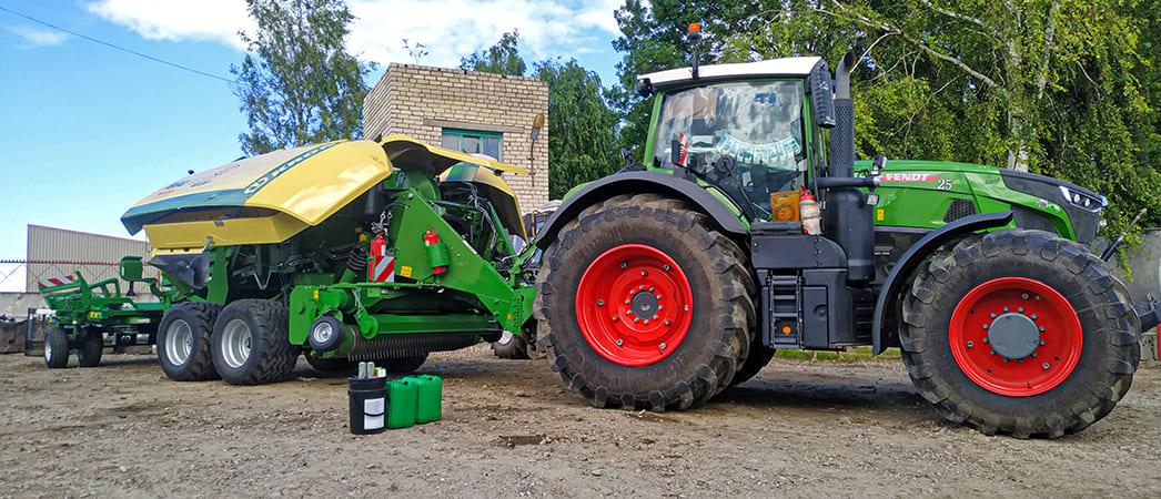 Трактор Fendt с тюковым пресс-подборщиком Krone Big Pack