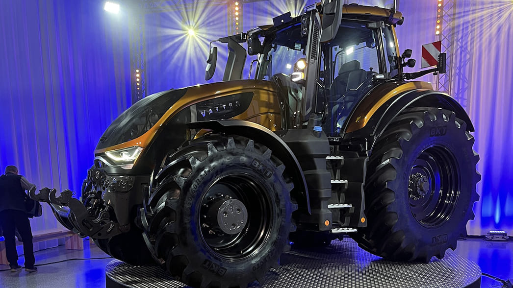 Новый трактор Valtra S416