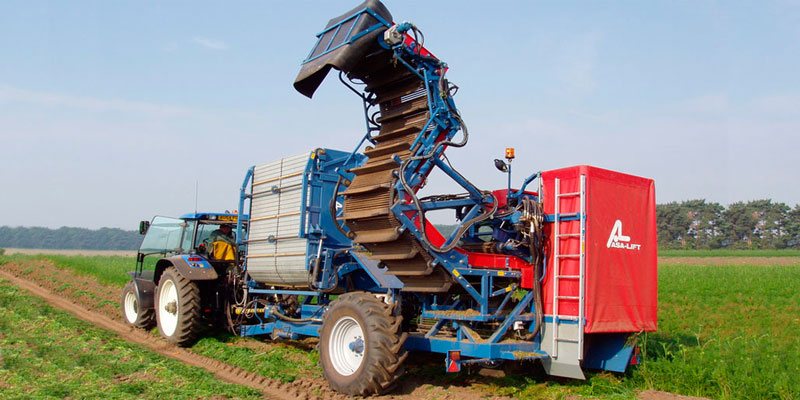 Фото Полунавесные морковоуборочные комбайны Asa-Lift T